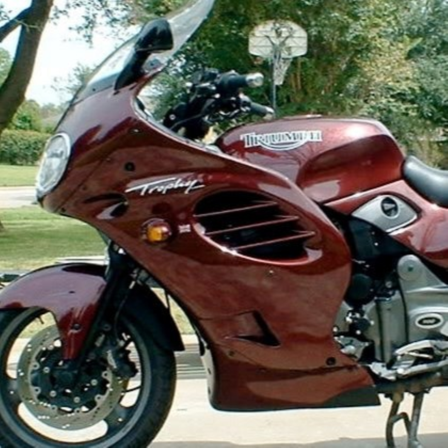 Triumph Merlot Red (code CH) Paint Product